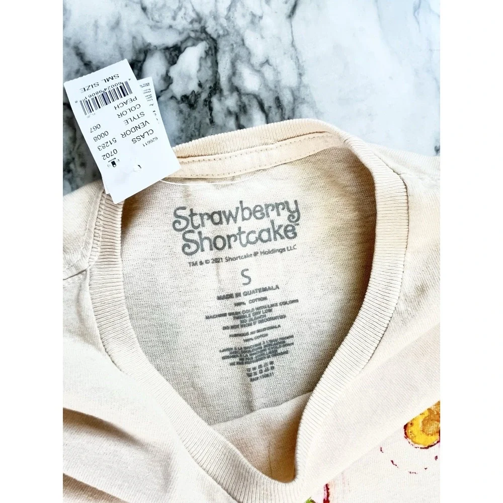 Strawberry Shortcake NWT Girls Short Sleeve‎ Tee Sz Small Novelty